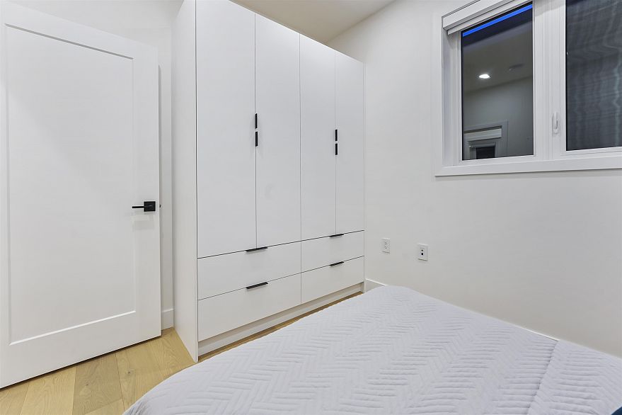 1 1322 E 13th Avenue