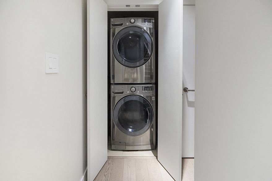 211 1961 Collingwood Street