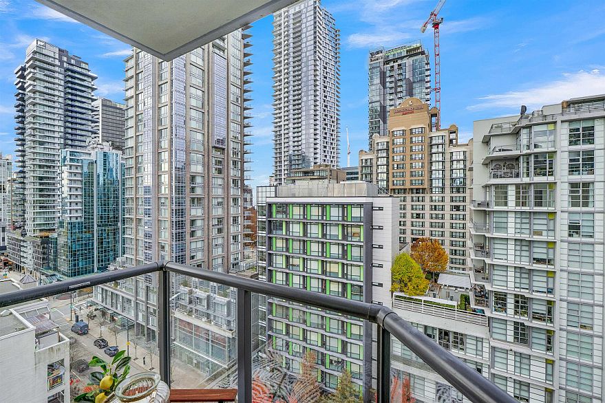 1507 1212 Howe Street