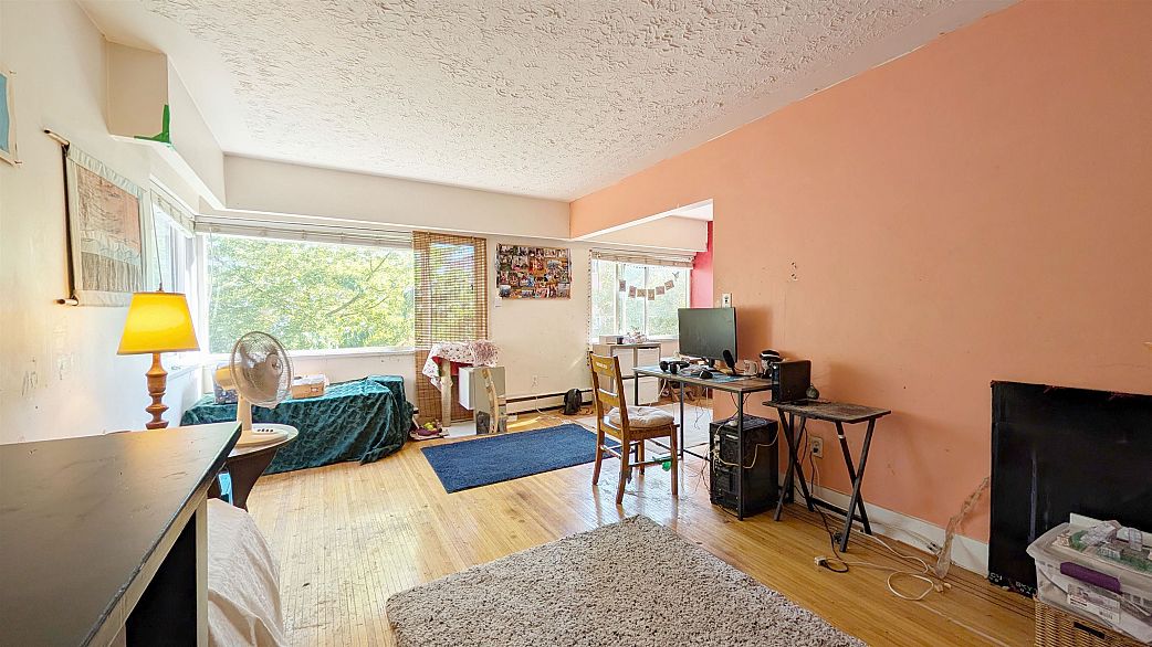 101 1075 W 13th Avenue