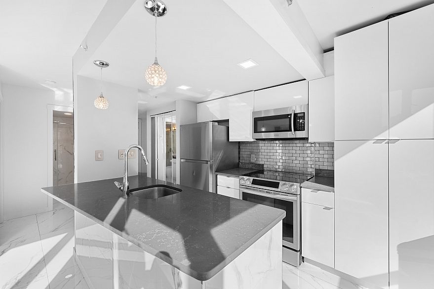 702 1188 Howe Street