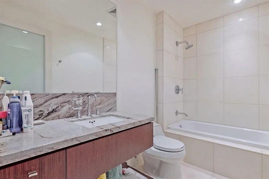 1001 1139 W Cordova Street