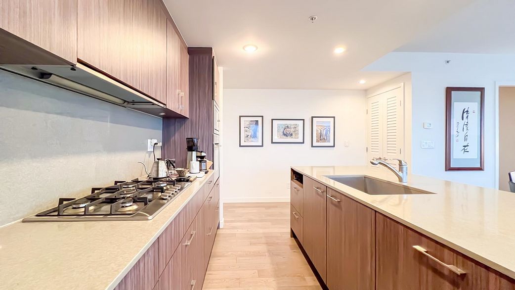 1801 2411 Heather Street