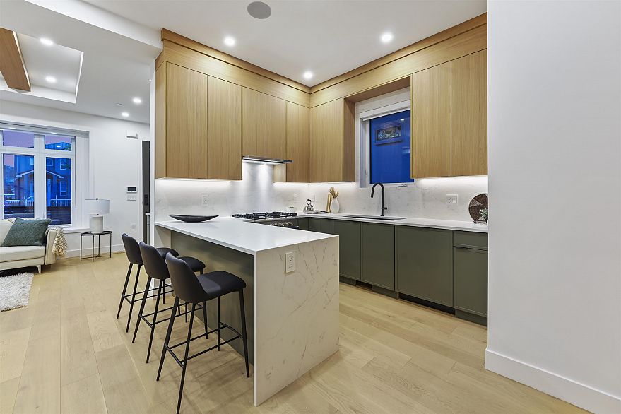 1 1322 E 13th Avenue