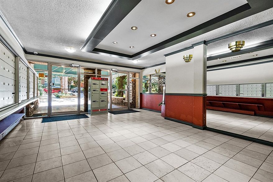 213 711 E 6th Avenue