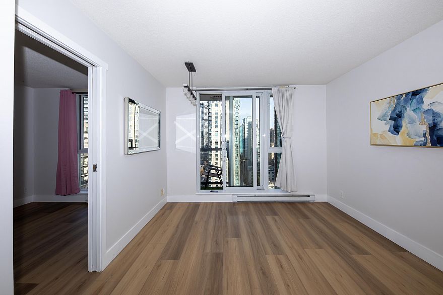 2103 1010 Richards Street