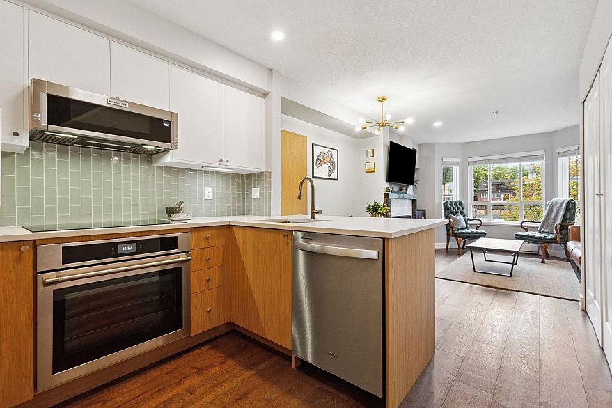 314 2565 W Broadway Street