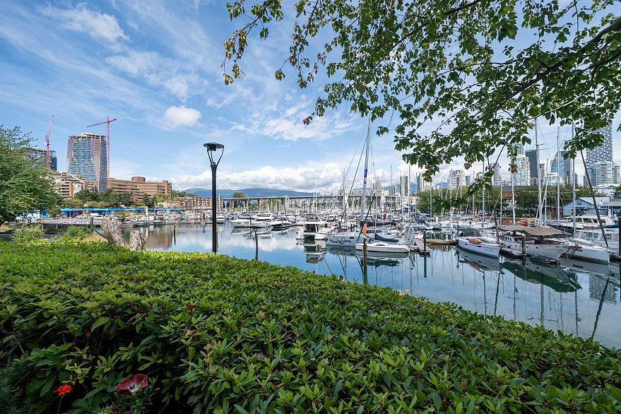 108 1502 Island Park Walk