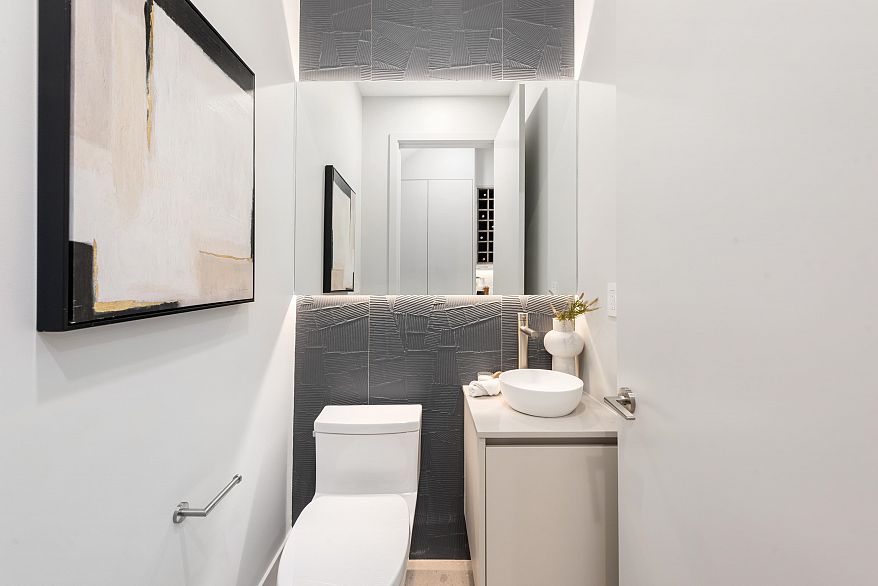 2 2635 W 12th Avenue