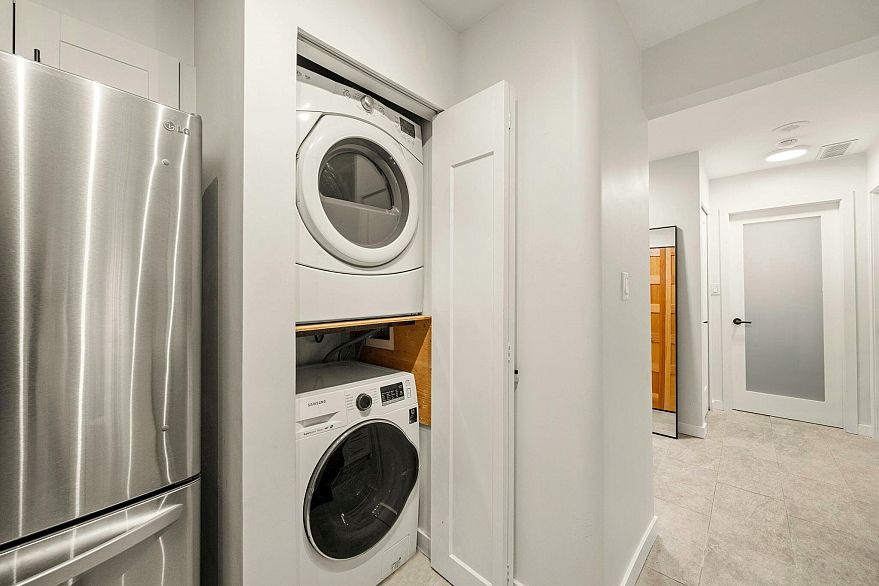 302 1438 W 7th Avenue