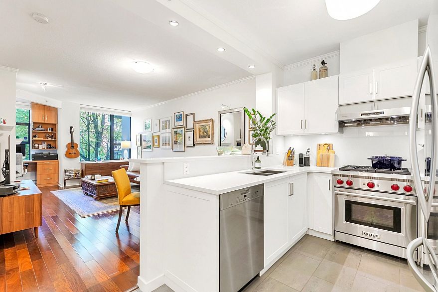 201 2263 Redbud Lane