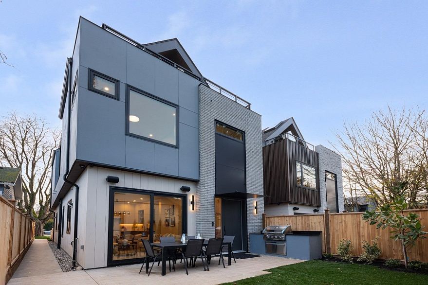 2 2635 W 12th Avenue