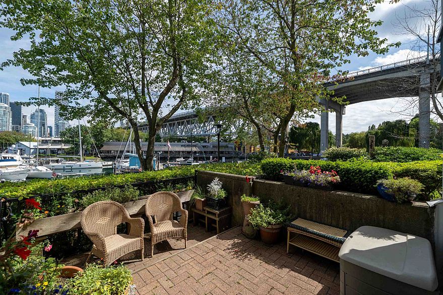 108 1502 Island Park Walk