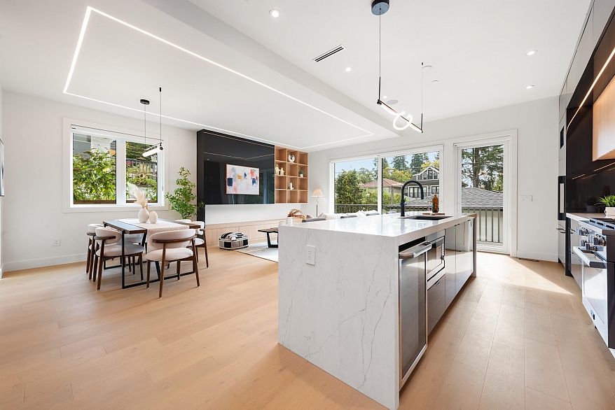 2 3232 W 38th Avenue