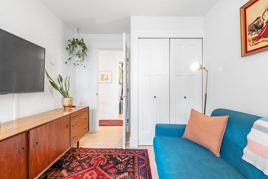 105 2133 Dundas Street