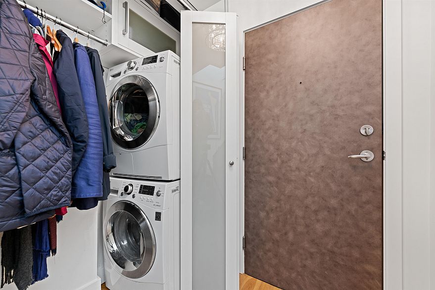 325 638 W 7th Avenue