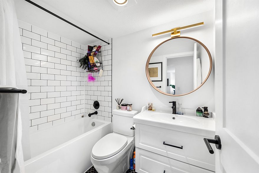 306 1365 W 4th Avenue