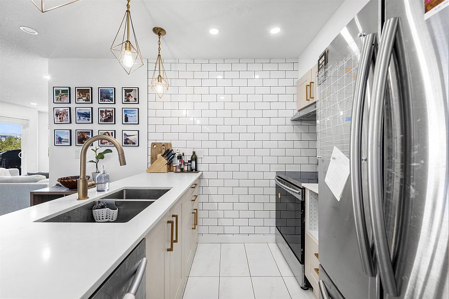 306 1365 W 4th Avenue