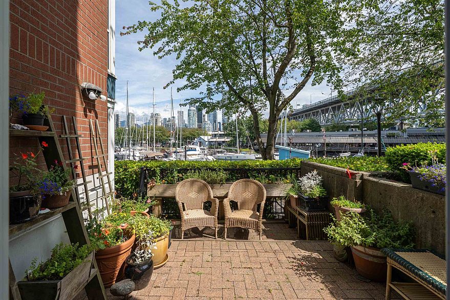 108 1502 Island Park Walk