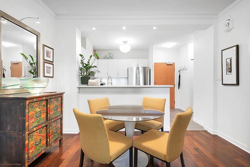 201 2263 Redbud Lane