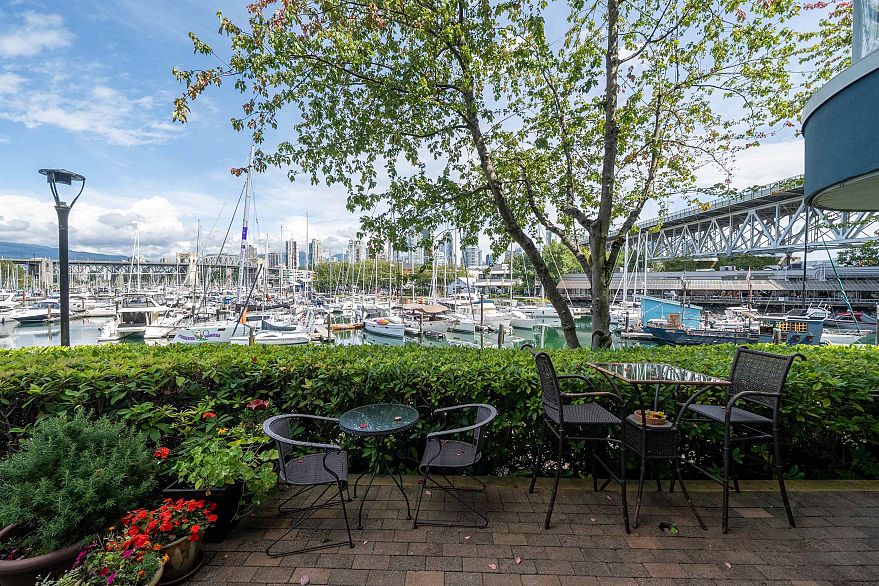 108 1502 Island Park Walk