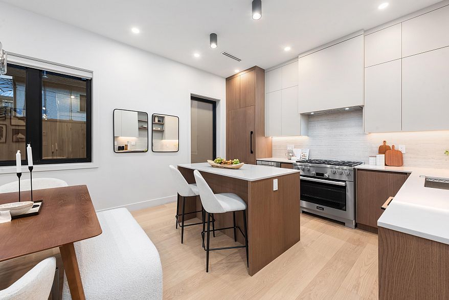 2 2635 W 12th Avenue