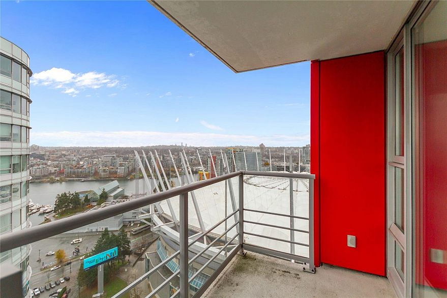 3108 111 W Georgia Street