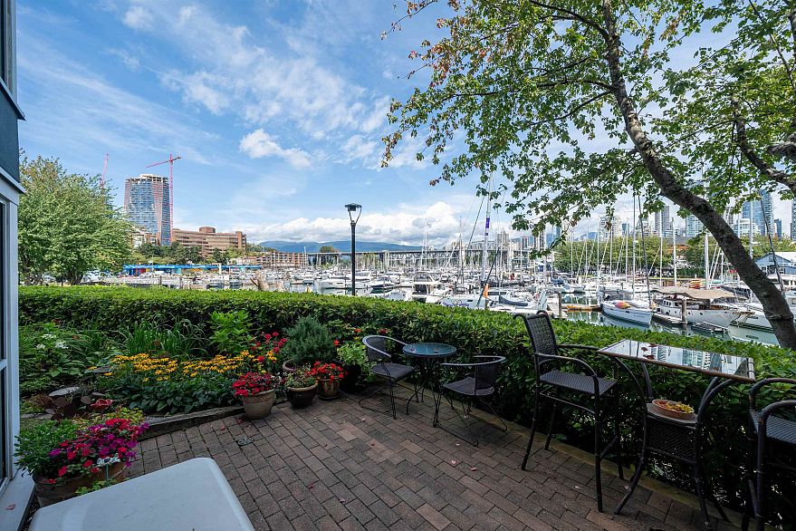 108 1502 Island Park Walk