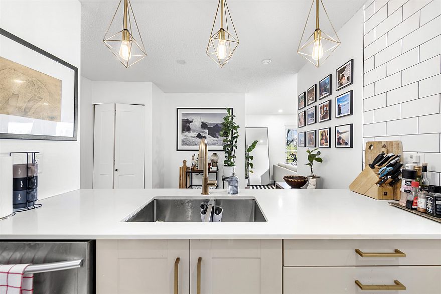 306 1365 W 4th Avenue