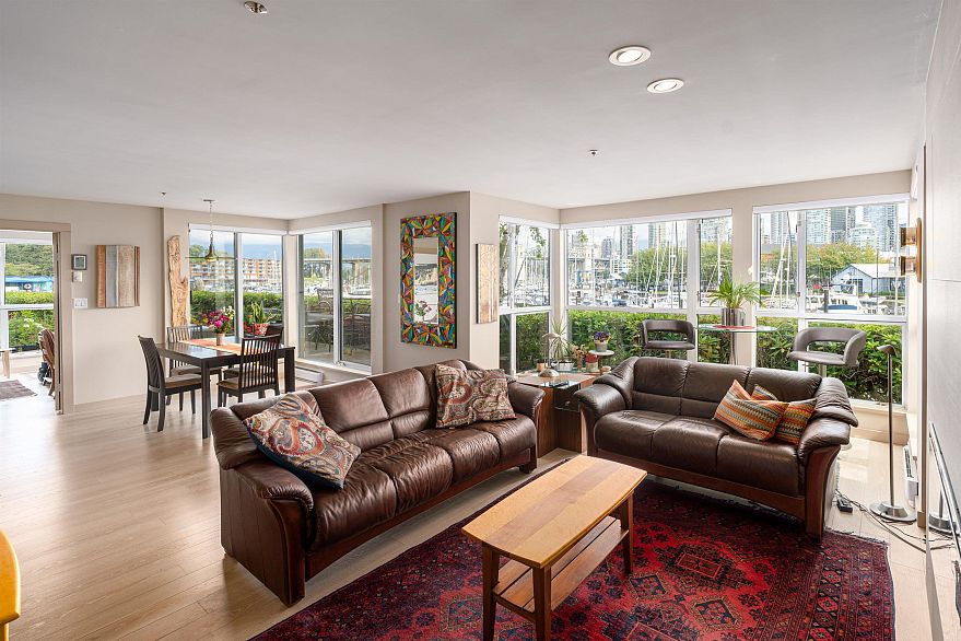 108 1502 Island Park Walk