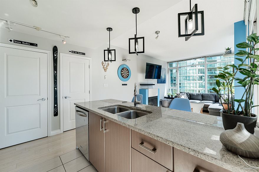 702 1211 Melville Street