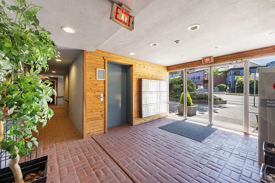 306 1365 W 4th Avenue