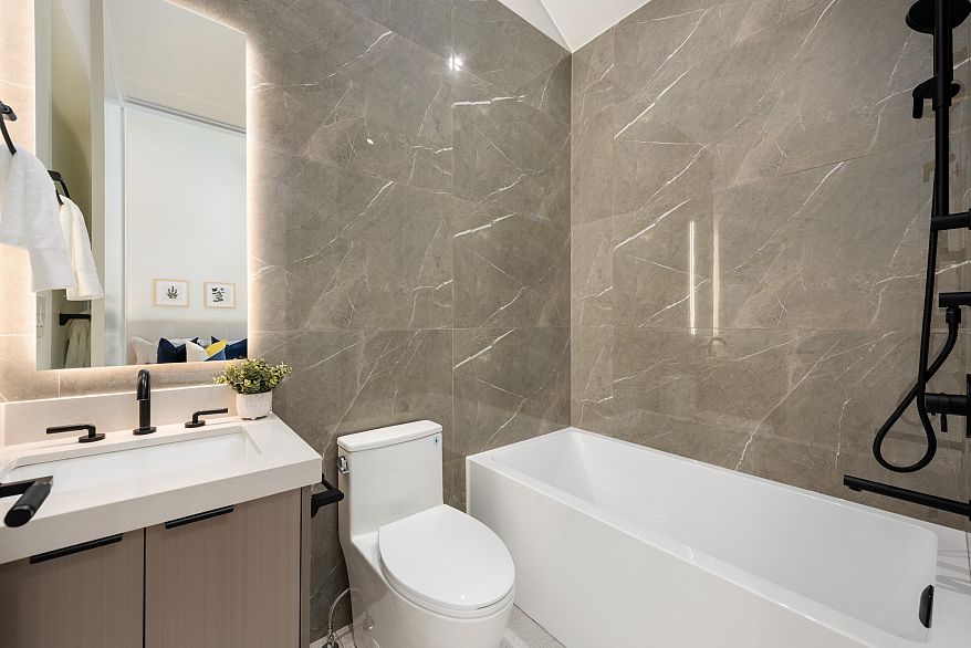 2 3232 W 38th Avenue