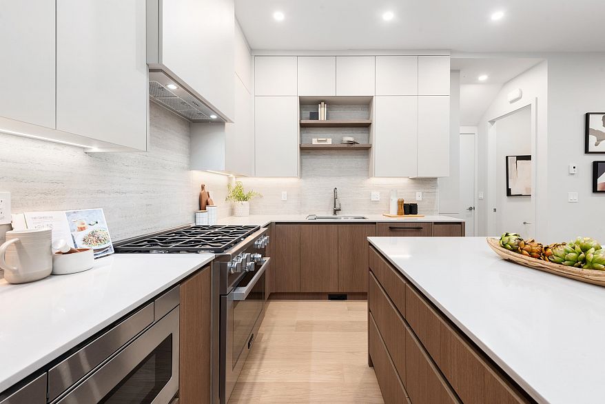 2 2635 W 12th Avenue