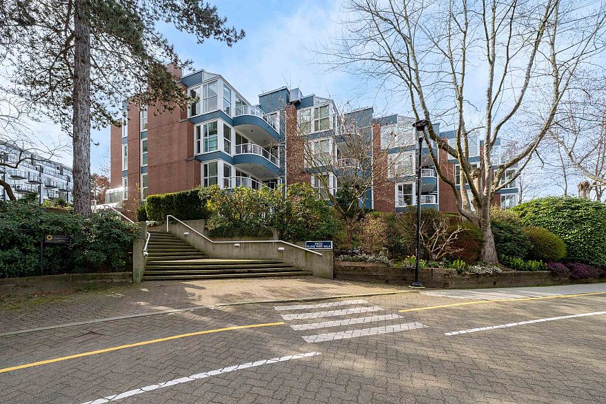 108 1502 Island Park Walk