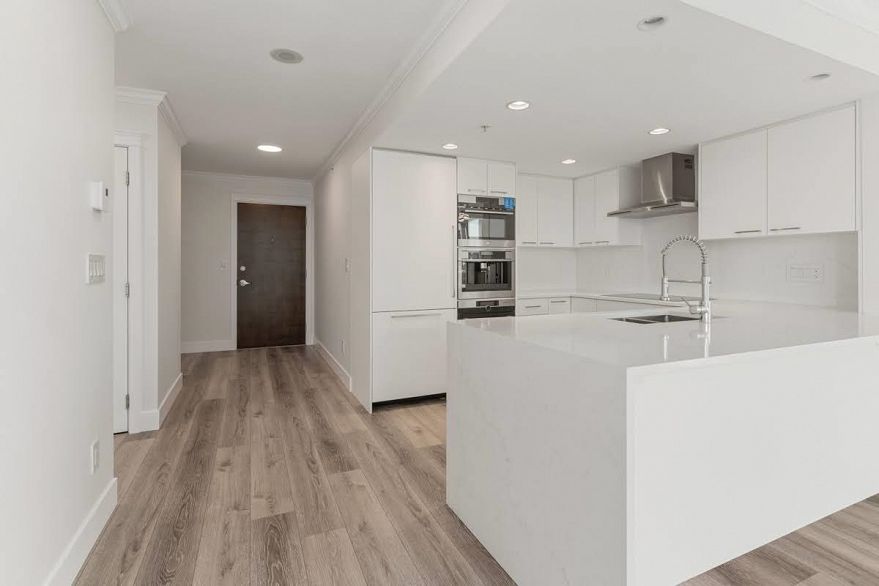 704 125 Milross Avenue