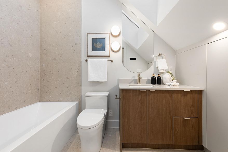 1 2635 W 12th Avenue