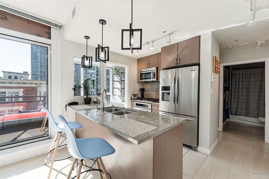 702 1211 Melville Street