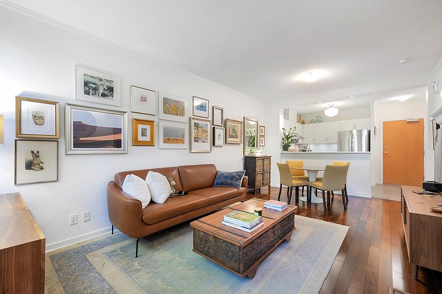 201 2263 Redbud Lane