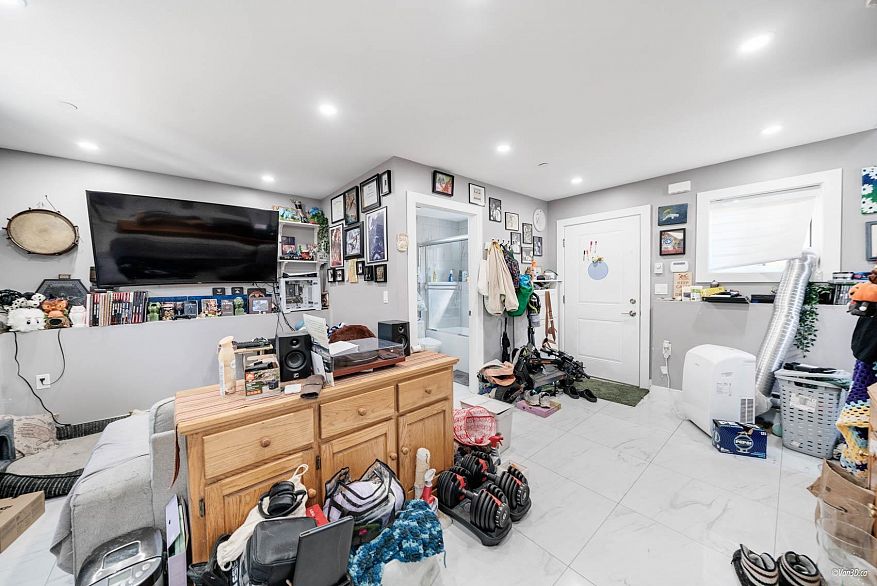 4841 Dumfries Street