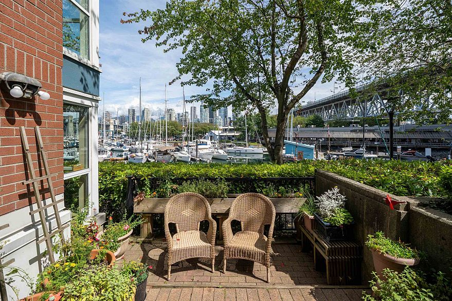 108 1502 Island Park Walk