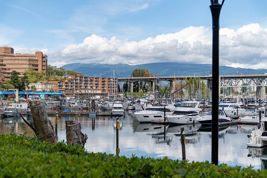 108 1502 Island Park Walk