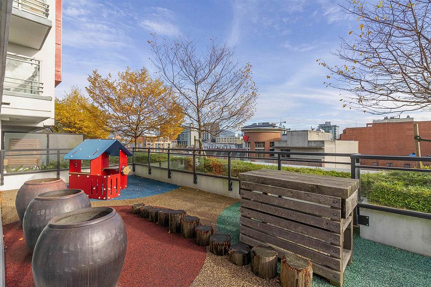 1810 188 Keefer Street