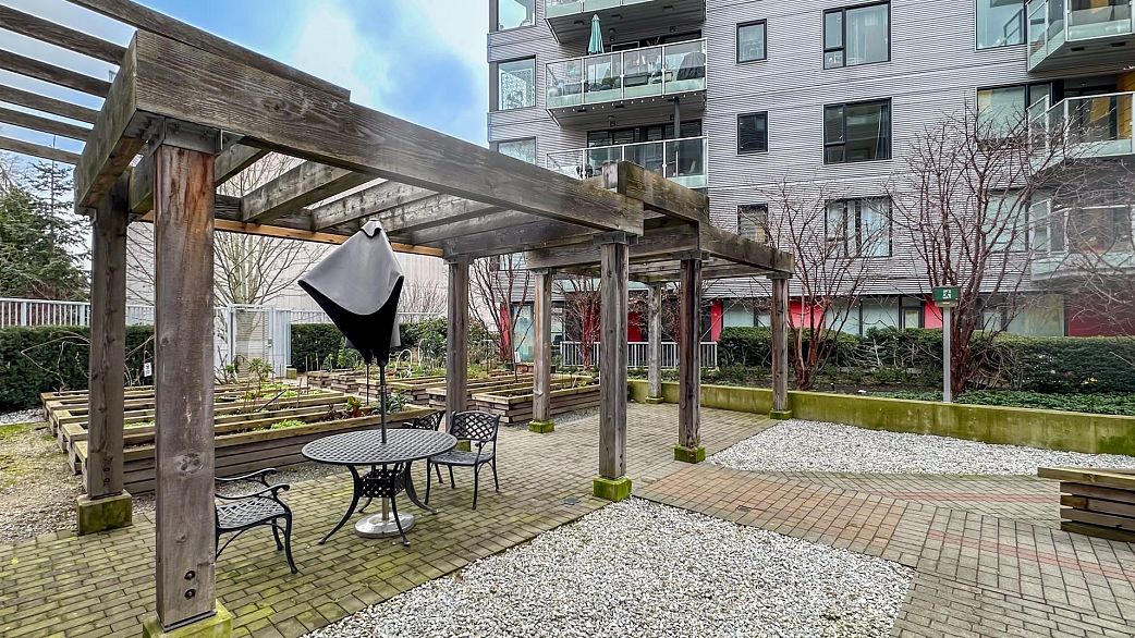 503 384 E 1st Avenue