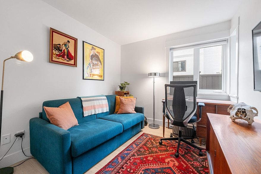 105 2133 Dundas Street