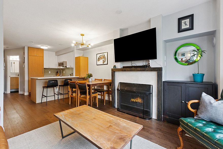 314 2565 W Broadway Street