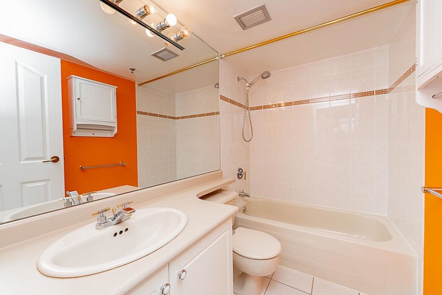 1304 283 Davie Street