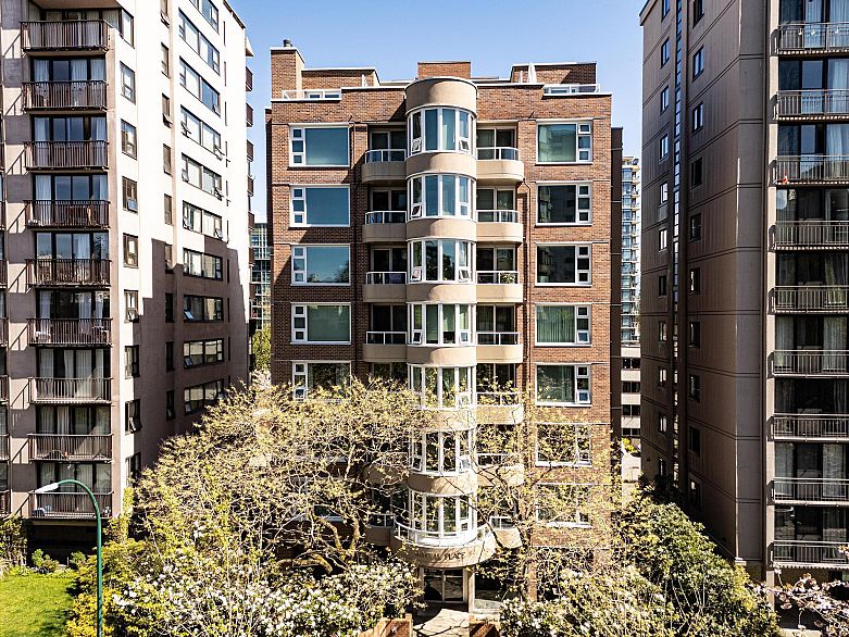 203 1845 Robson Street