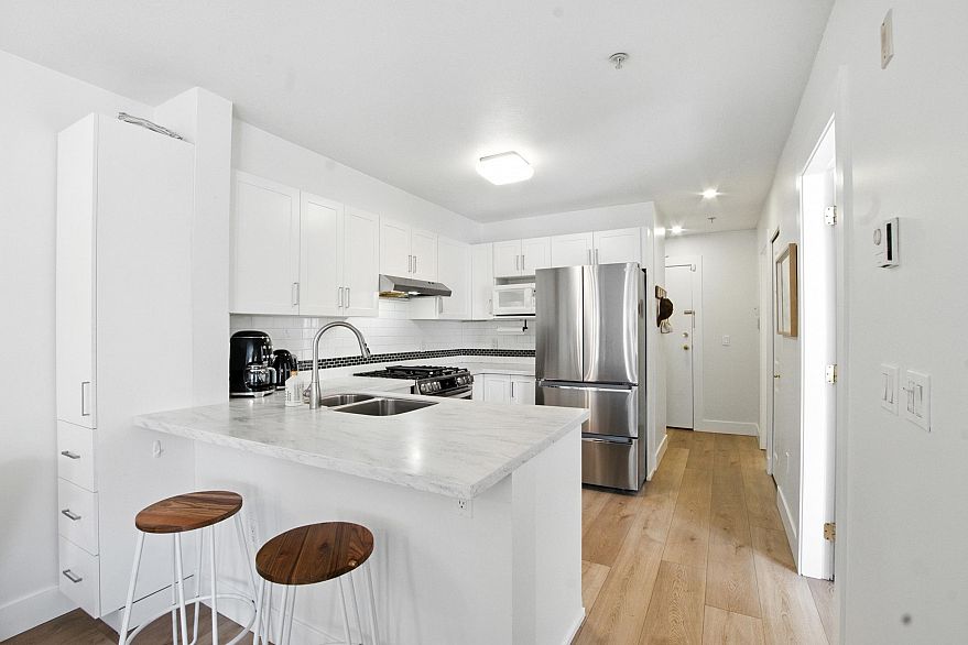 106 688 E 16th Avenue