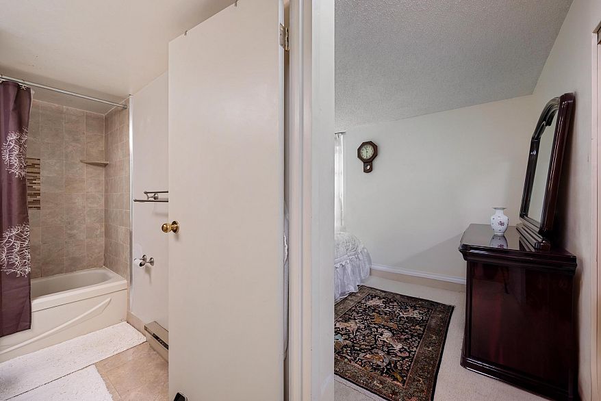 203 1845 Robson Street